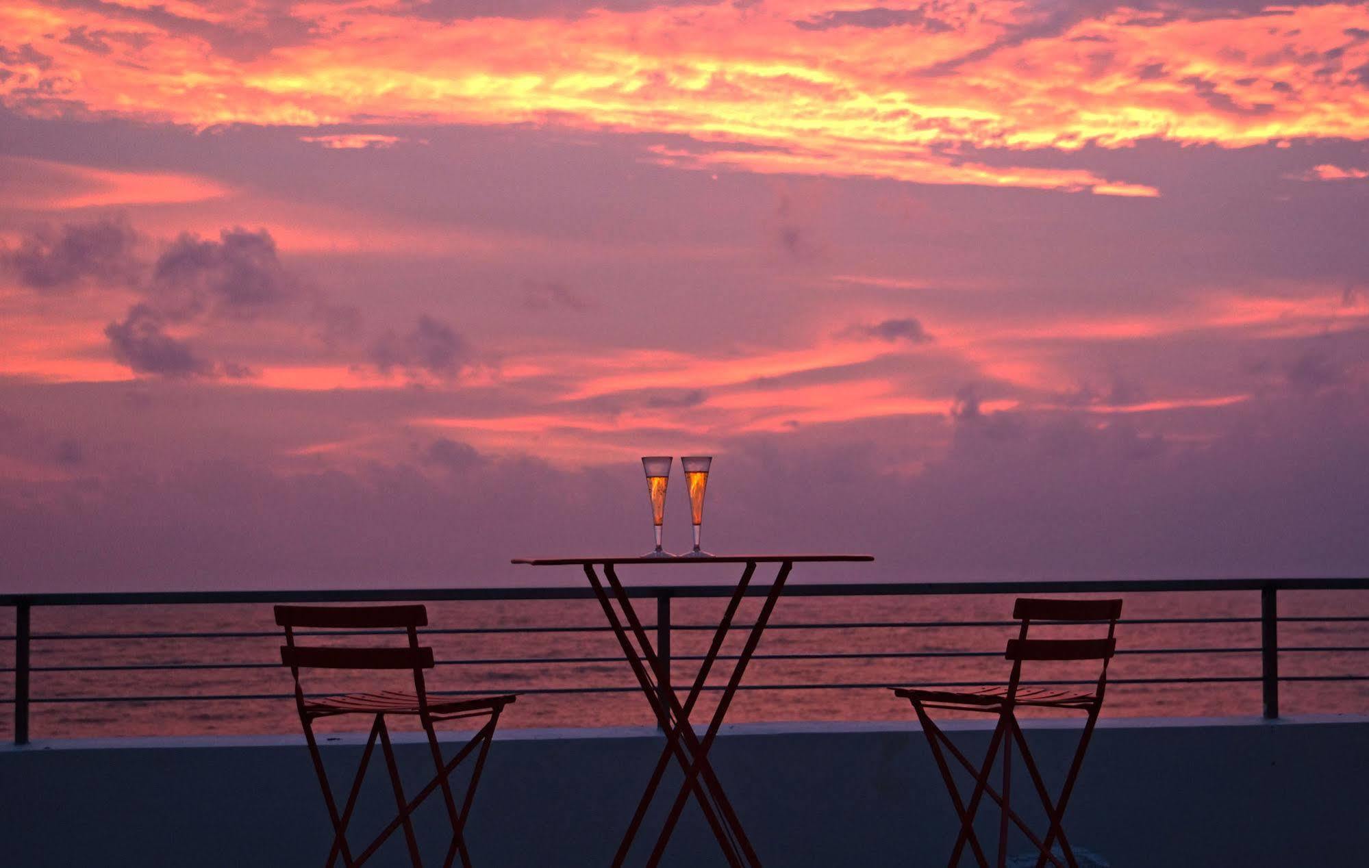 Hotel J Negombo Dış mekan fotoğraf